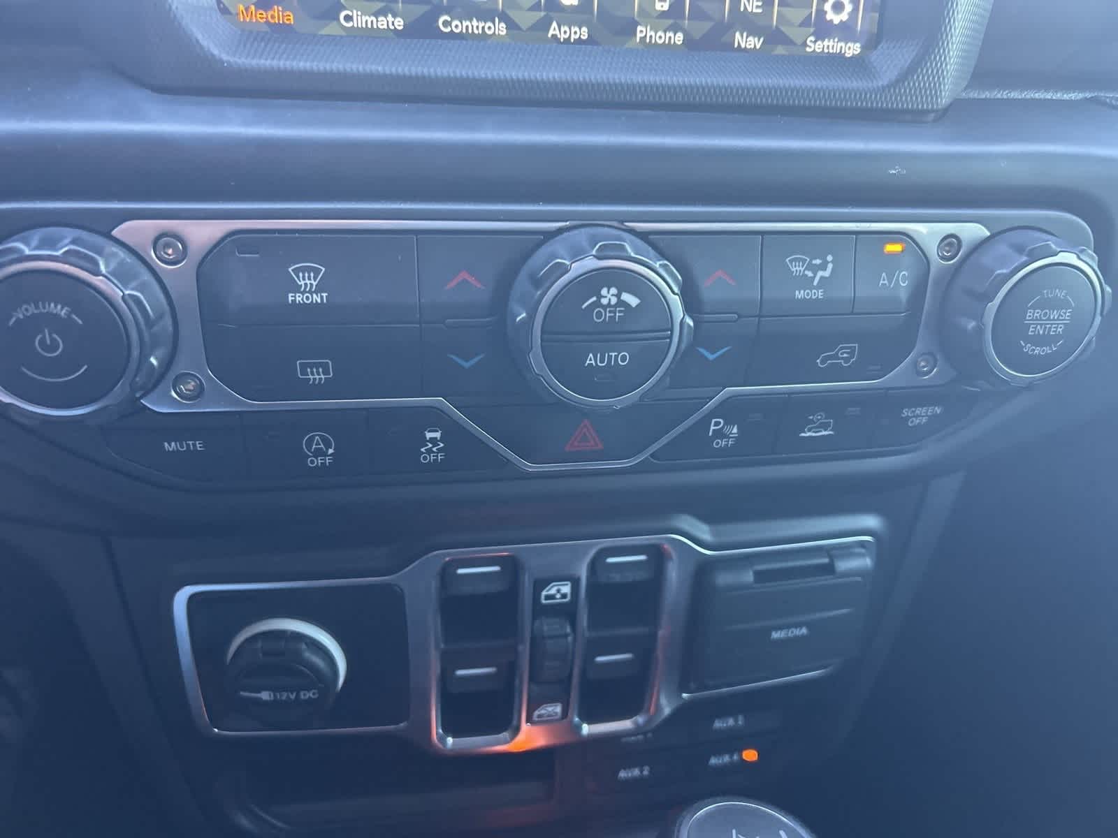 Thumbnail: 2021 Jeep Wrangler - 44