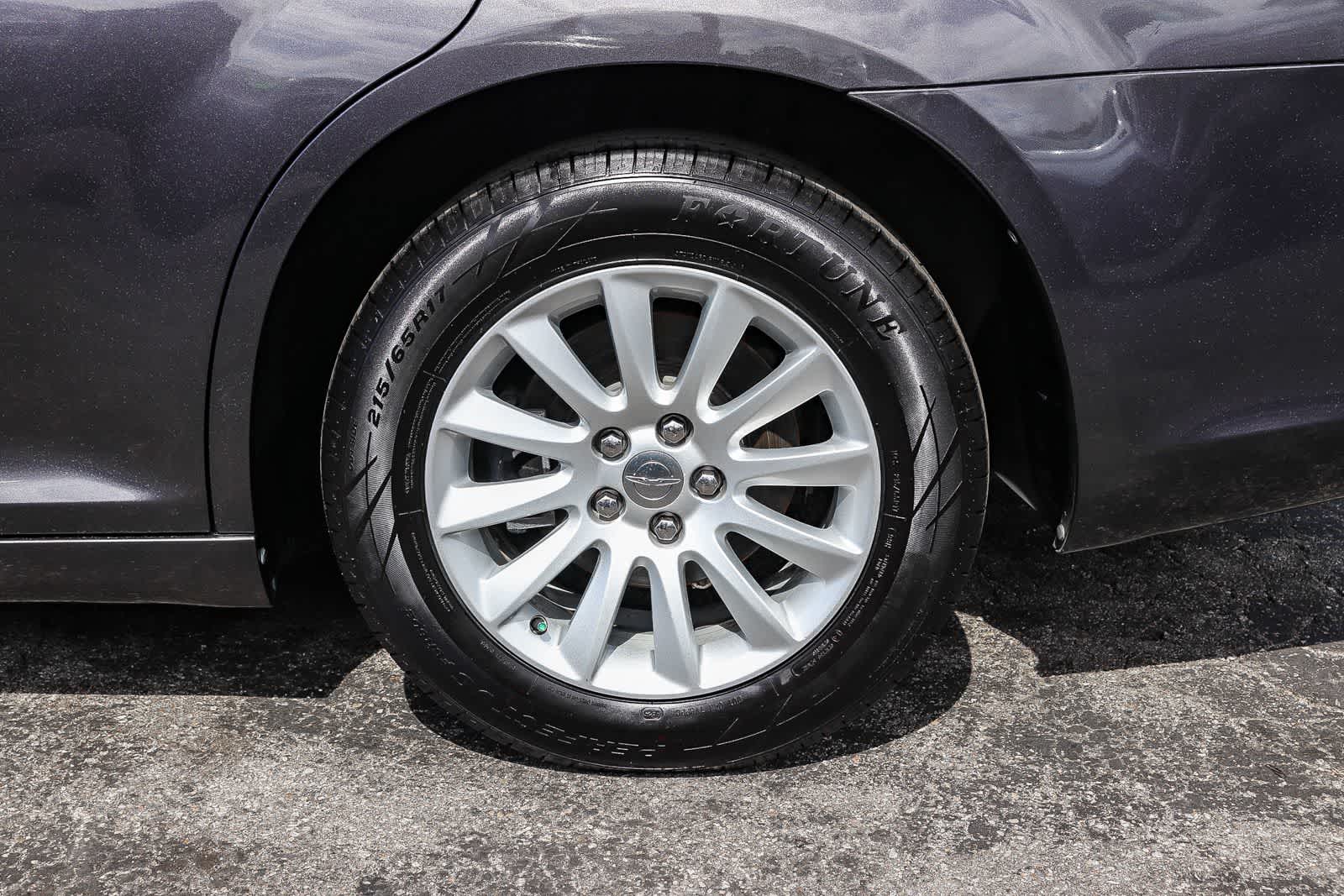 Thumbnail: 2014 Chrysler 300 - 10