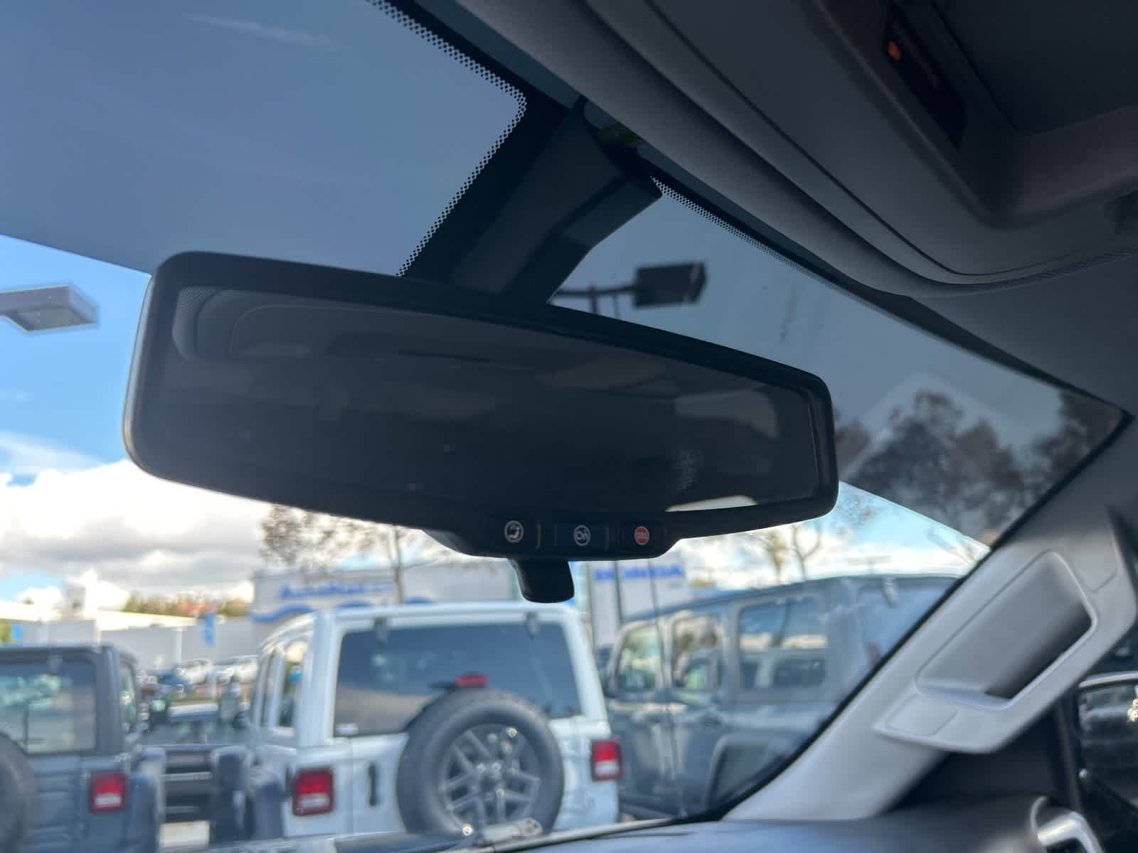 Thumbnail: 2015 Chevrolet Silverado 1500 - 31