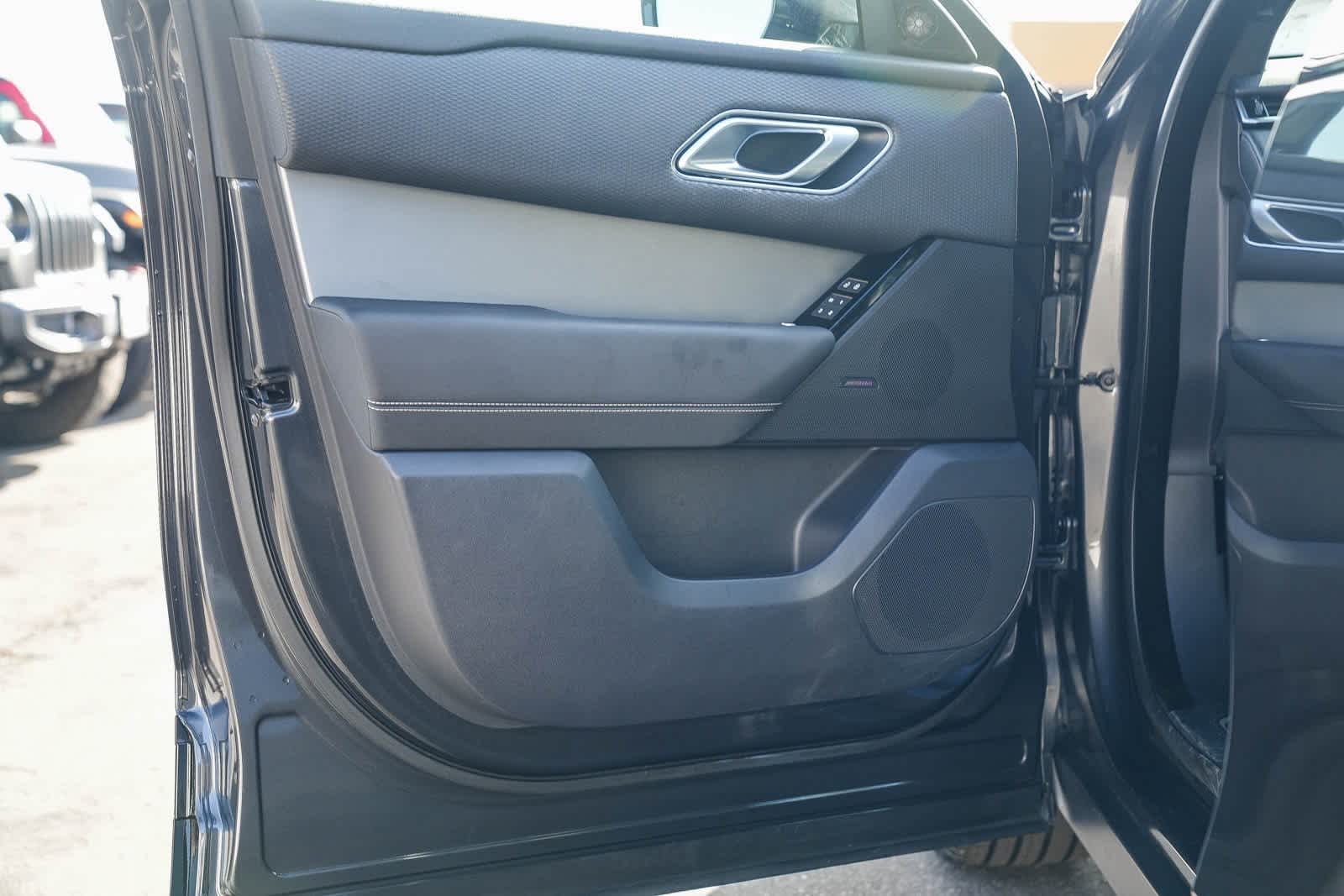 Thumbnail: 2022 Land Rover Range Rover Velar - 18