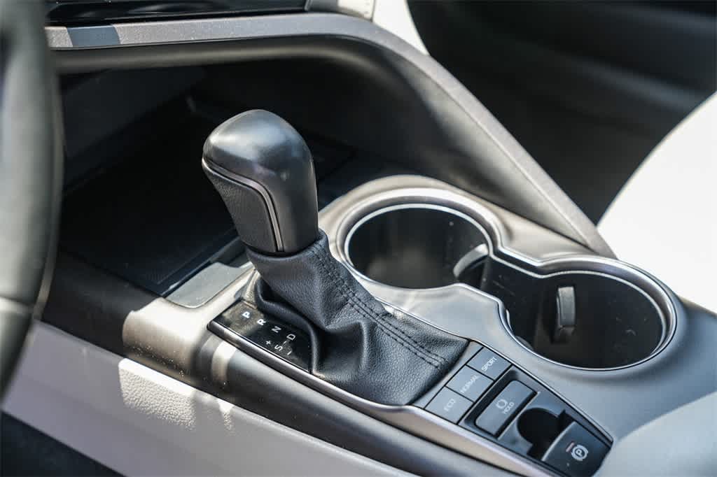 2023 Toyota Camry SE 18