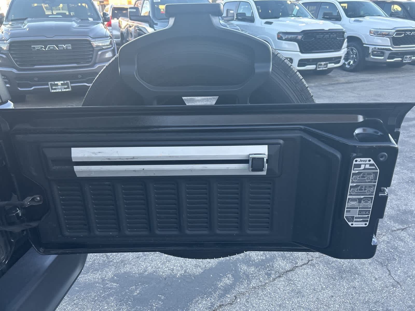 Thumbnail: 2021 Jeep Wrangler - 32