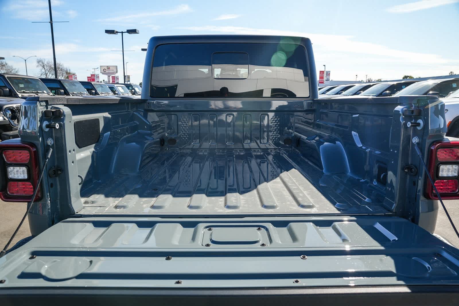 Thumbnail: 2026 Jeep Gladiator - 11