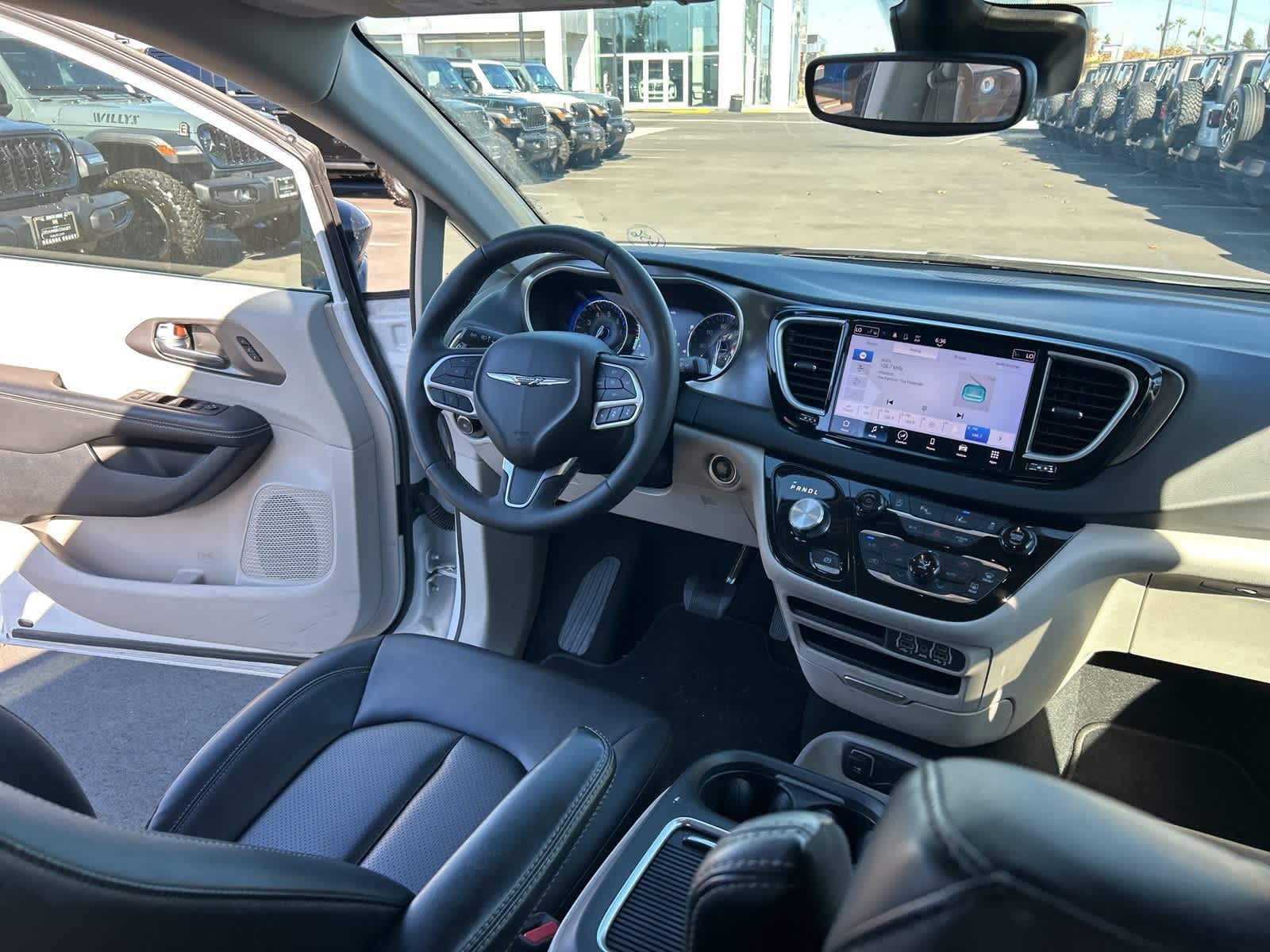 Thumbnail: 2024 Chrysler Pacifica - 25