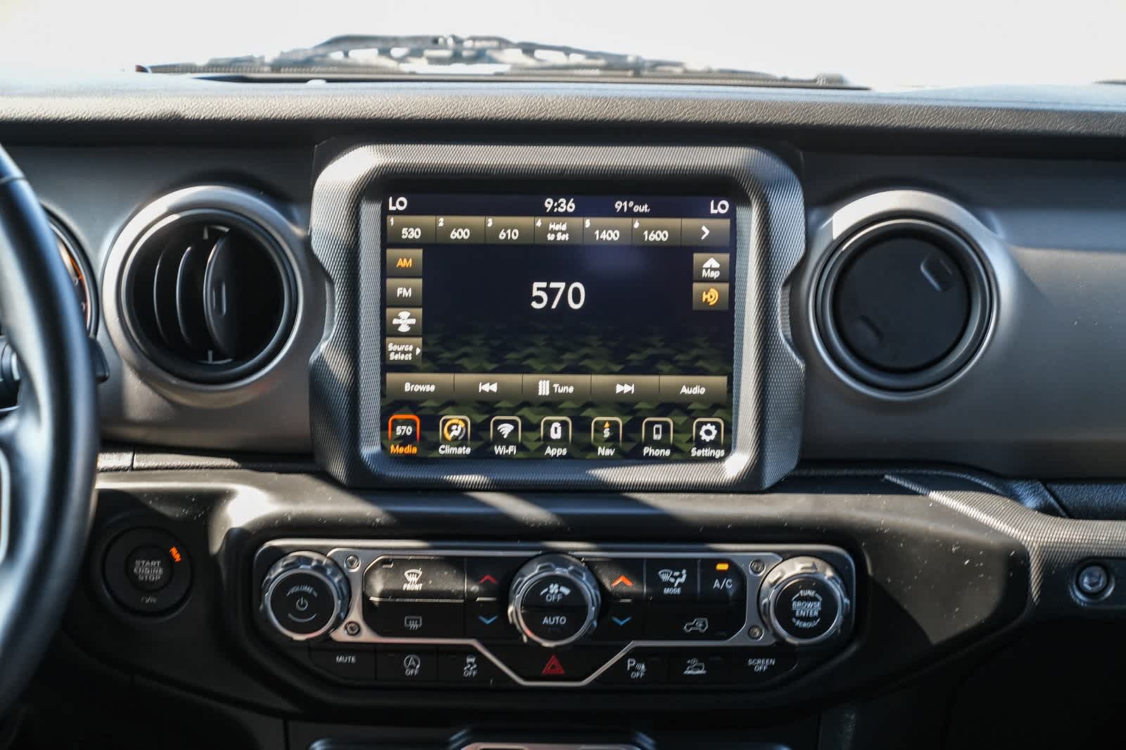Thumbnail: 2021 Jeep Gladiator - 13