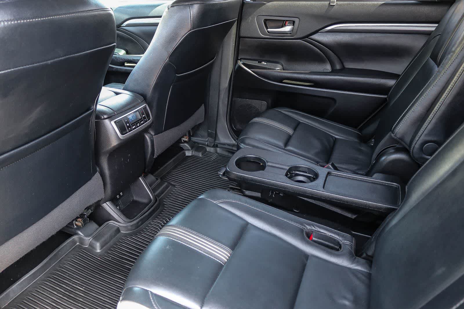 Thumbnail: 2018 Toyota Highlander - 17
