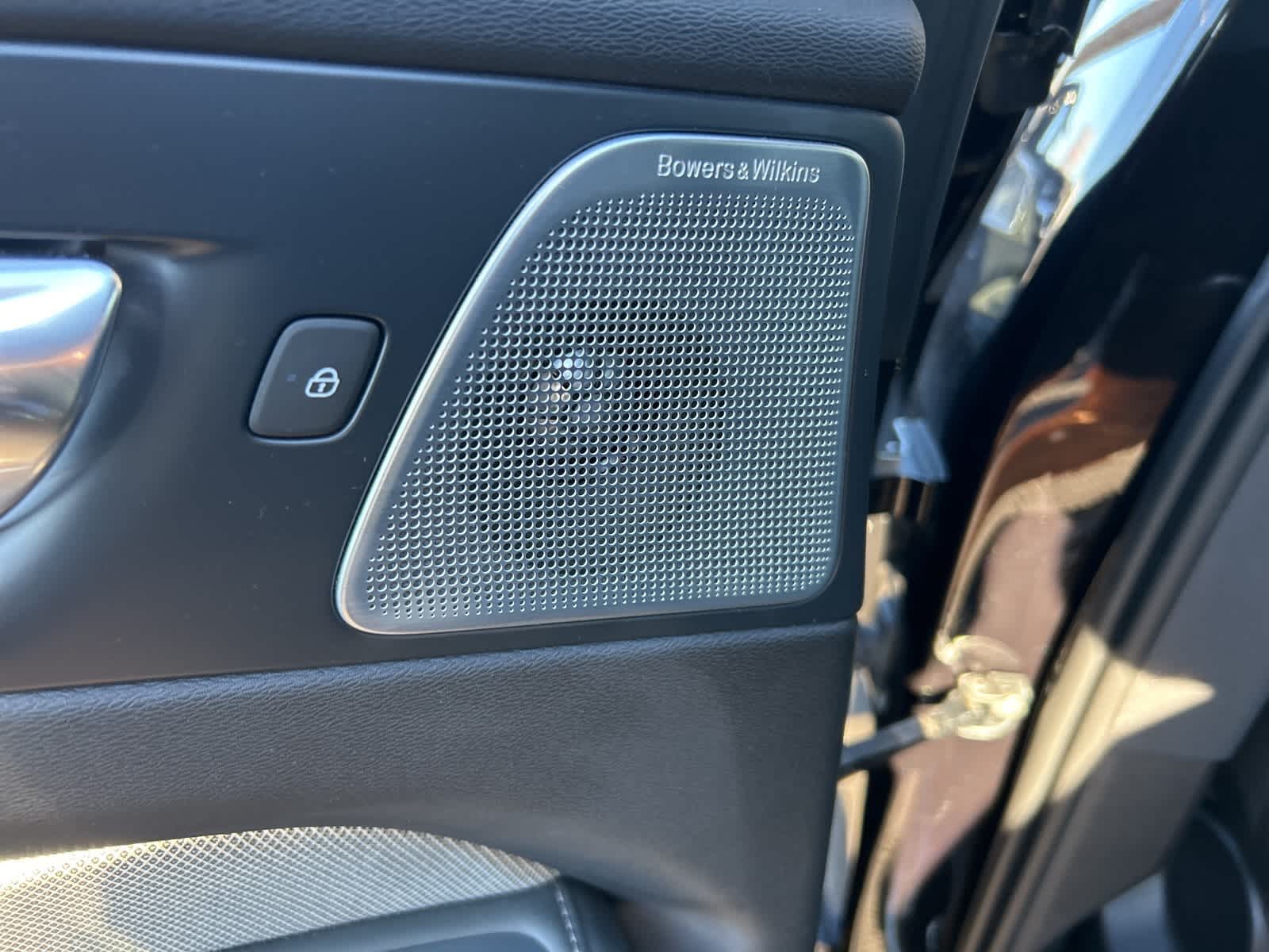 Thumbnail: 2022 Volvo XC60 - 32