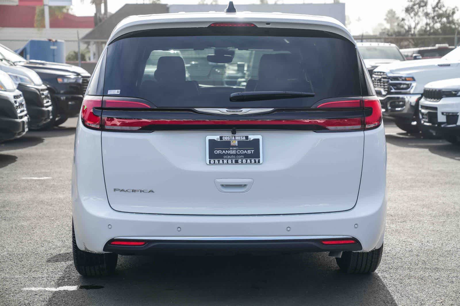 Thumbnail: 2026 Chrysler Pacifica - 5