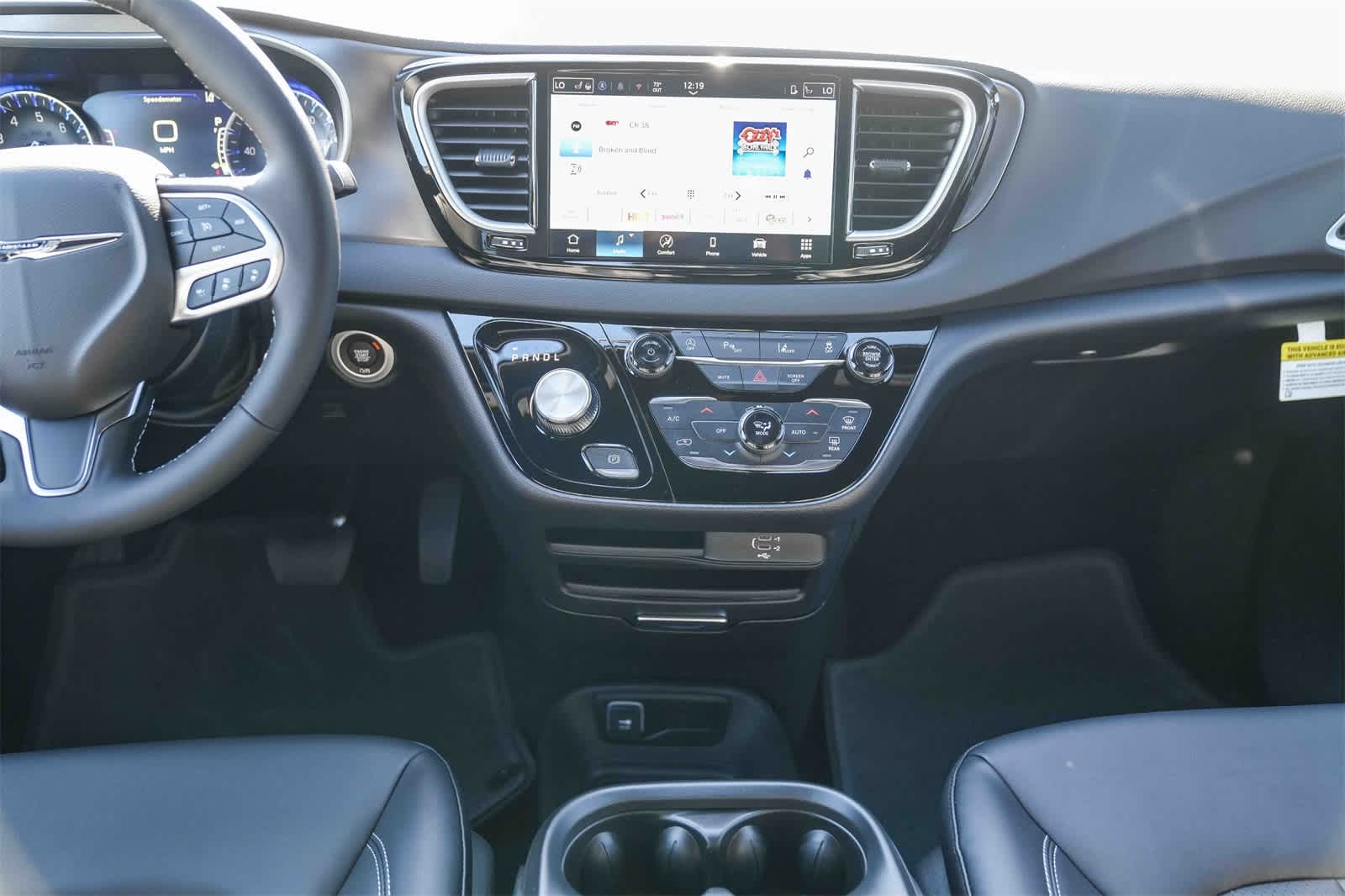 Thumbnail: 2026 Chrysler Voyager - 14