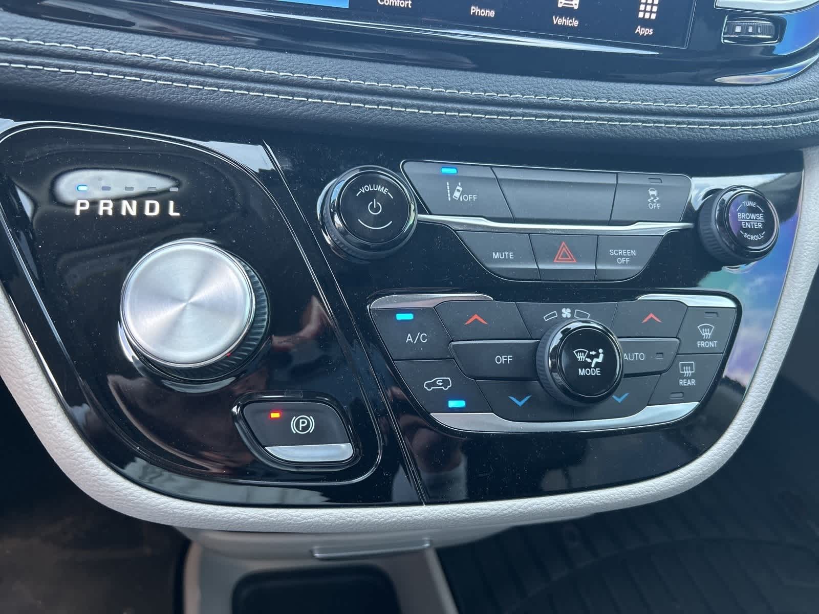 Thumbnail: 2022 Chrysler Pacifica - 40