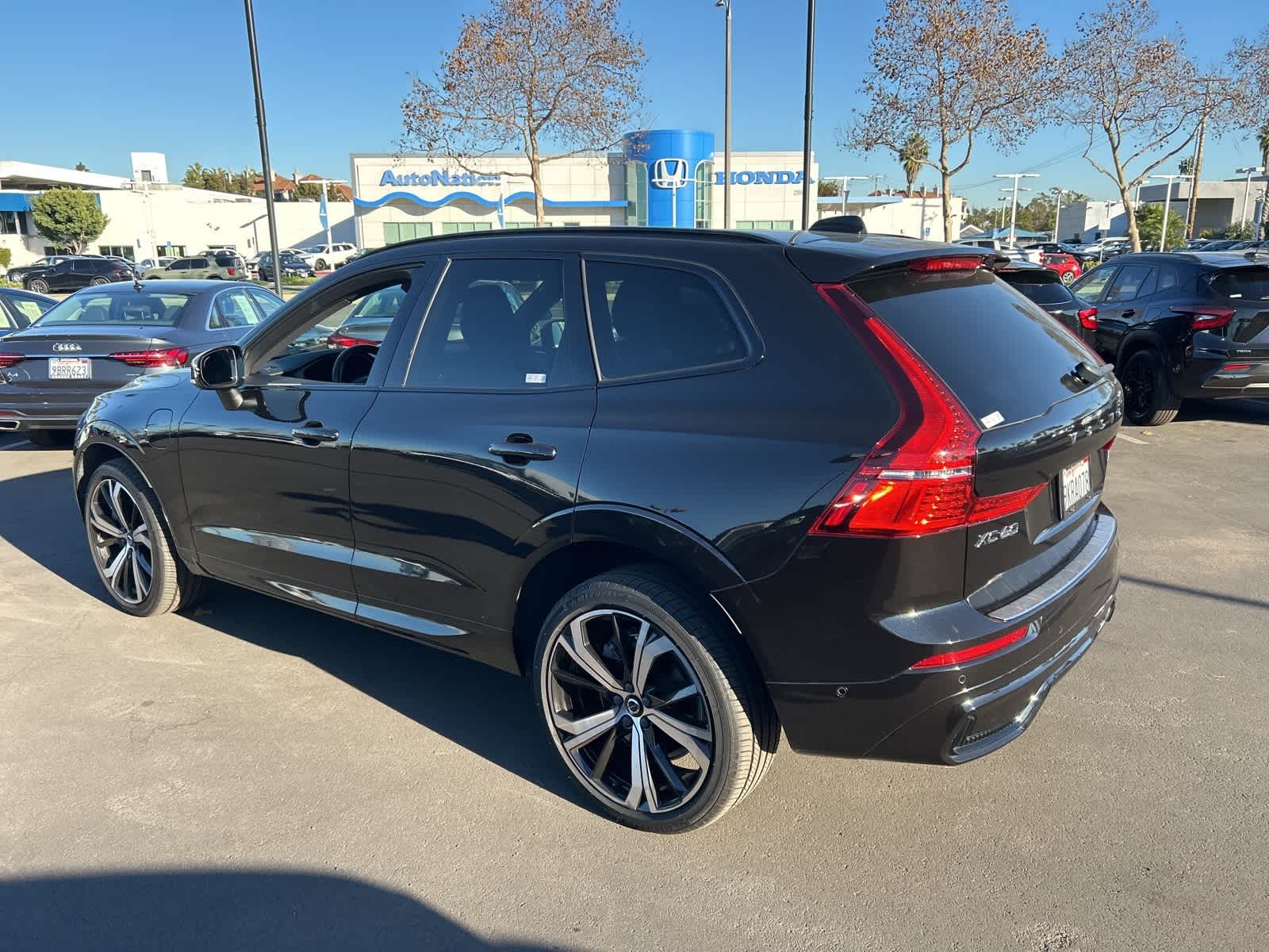 Thumbnail: 2022 Volvo XC60 - 5