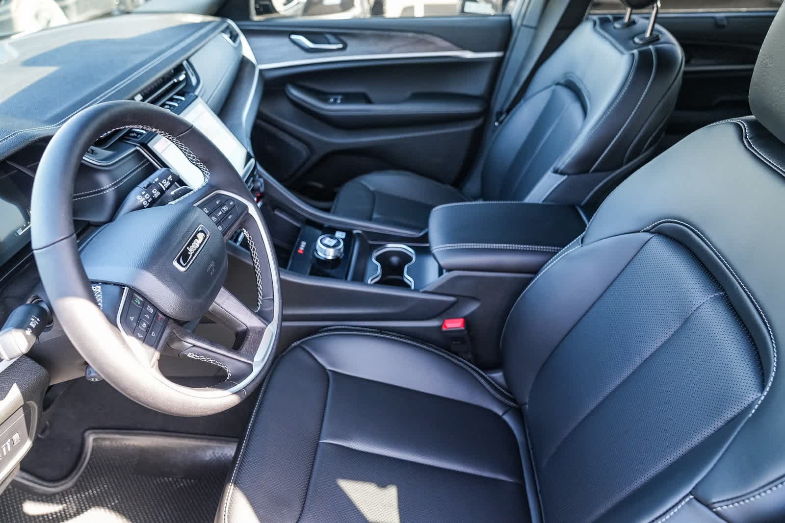 Thumbnail: 2025 Jeep Grand Cherokee - 20