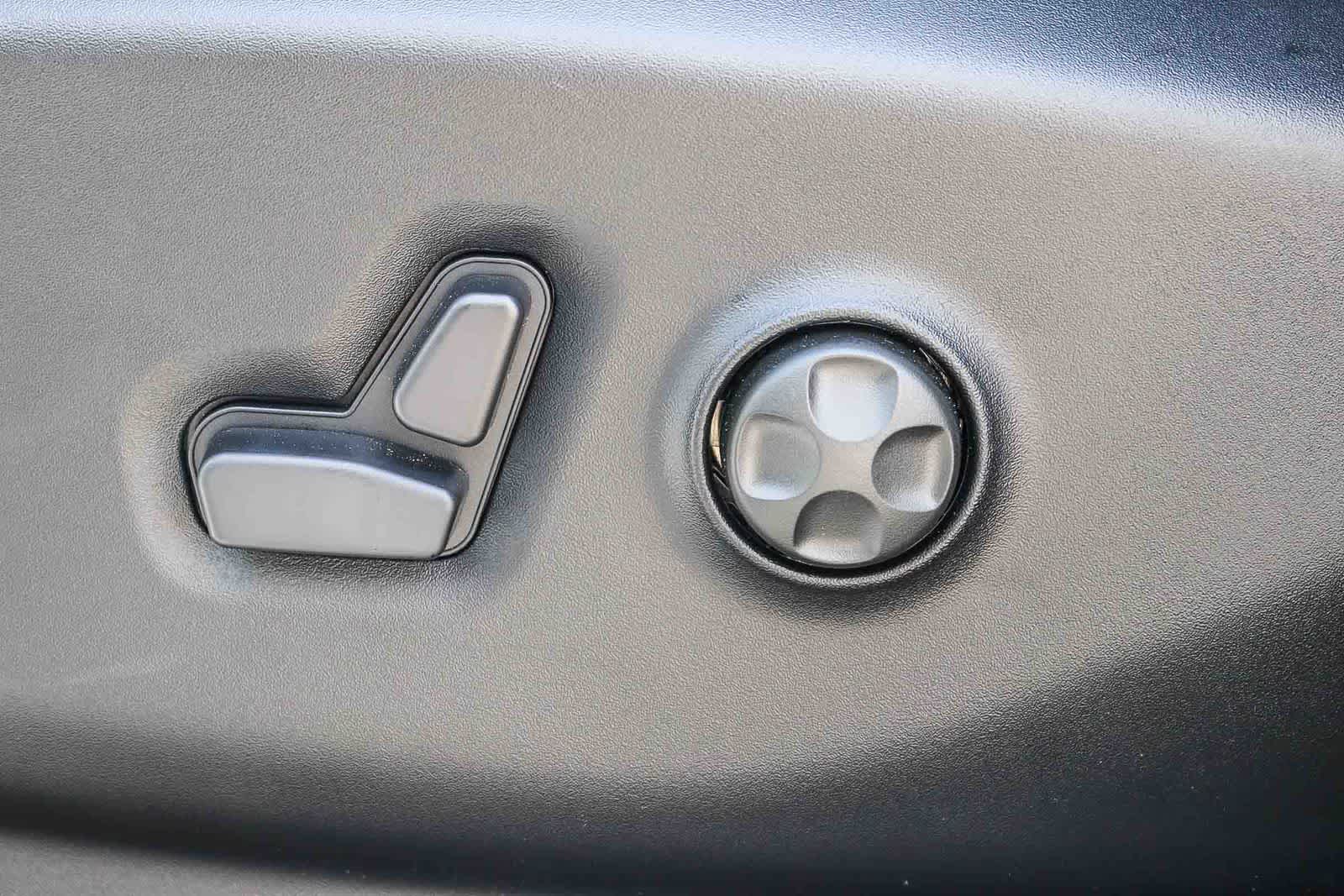 Thumbnail: 2027 Chrysler Pacifica - 25