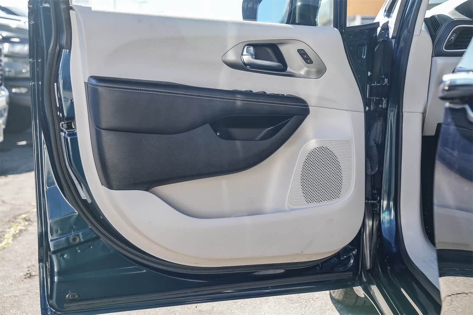 Thumbnail: 2022 Chrysler Pacifica - 20