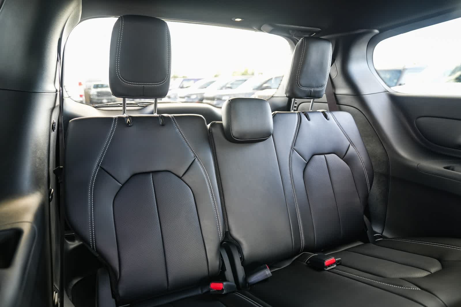 Thumbnail: 2026 Chrysler Voyager - 19