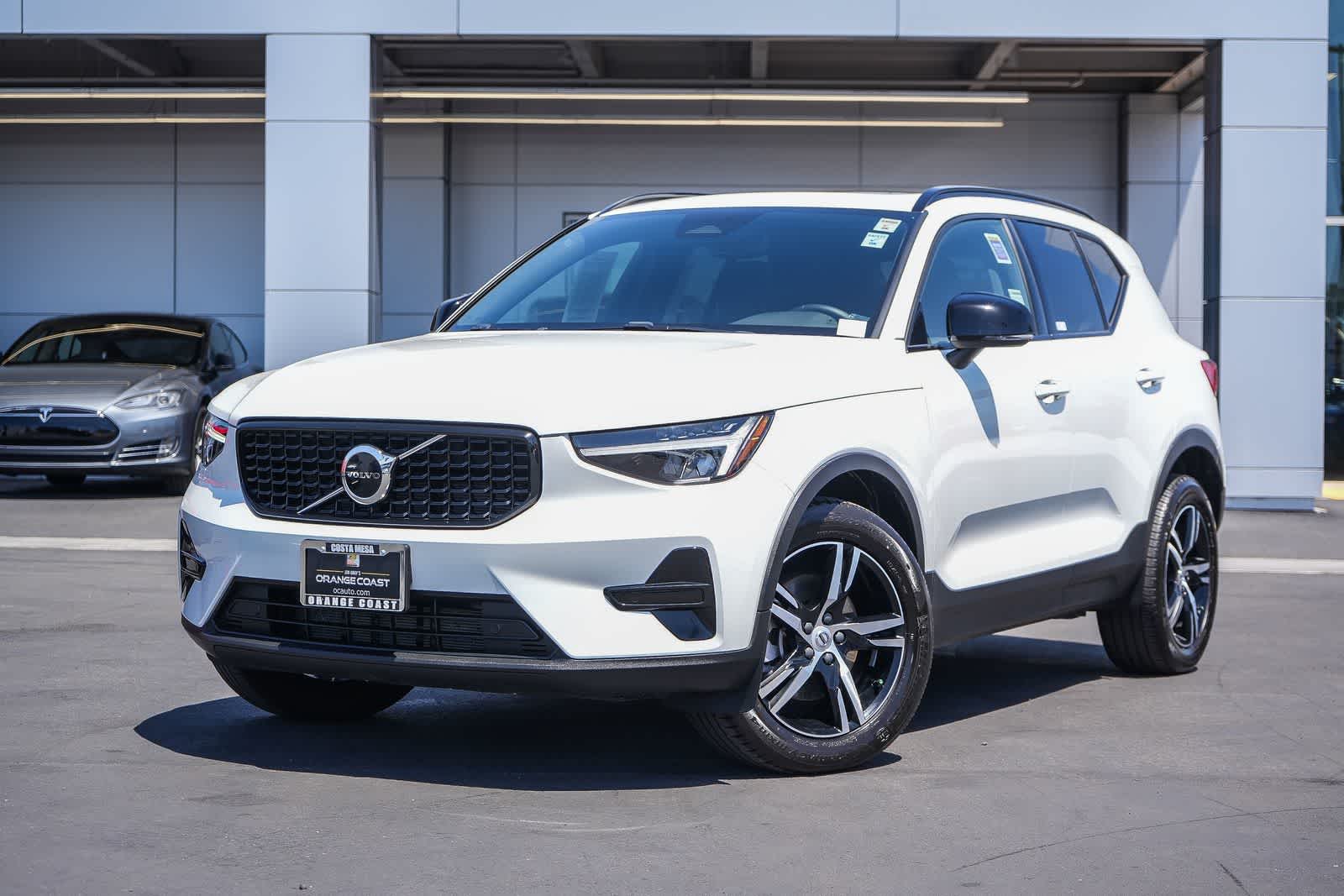Thumbnail: 2024 Volvo XC40 - 1