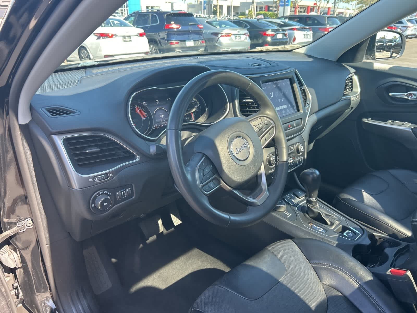Thumbnail: 2022 Jeep Cherokee - 21