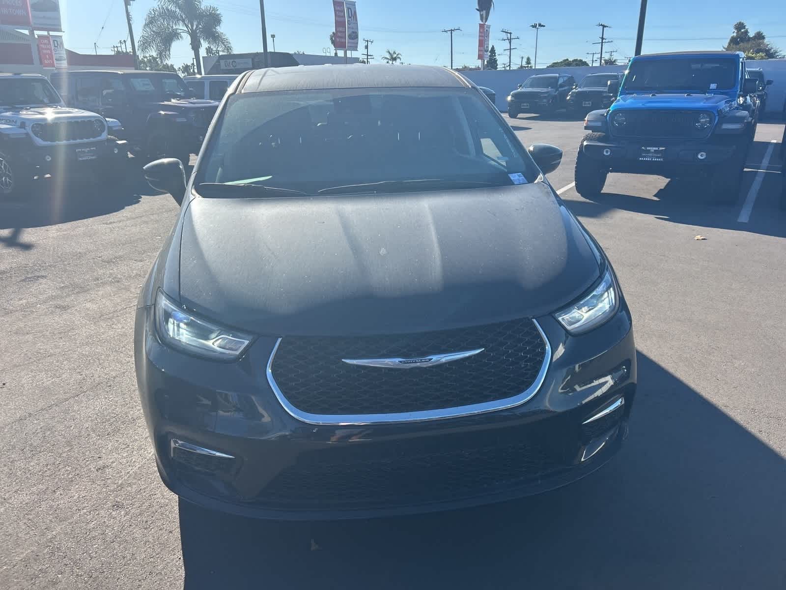 Thumbnail: 2024 Chrysler Pacifica - 9