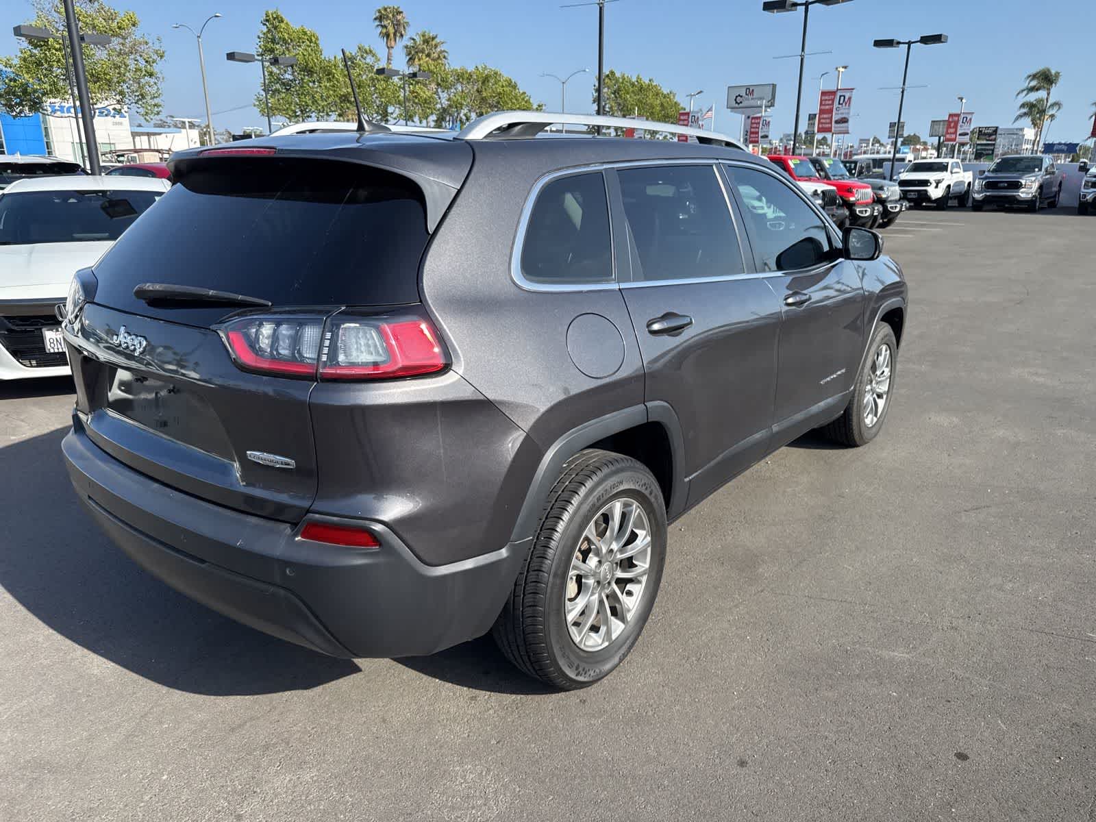 Thumbnail: 2019 Jeep Cherokee - 21