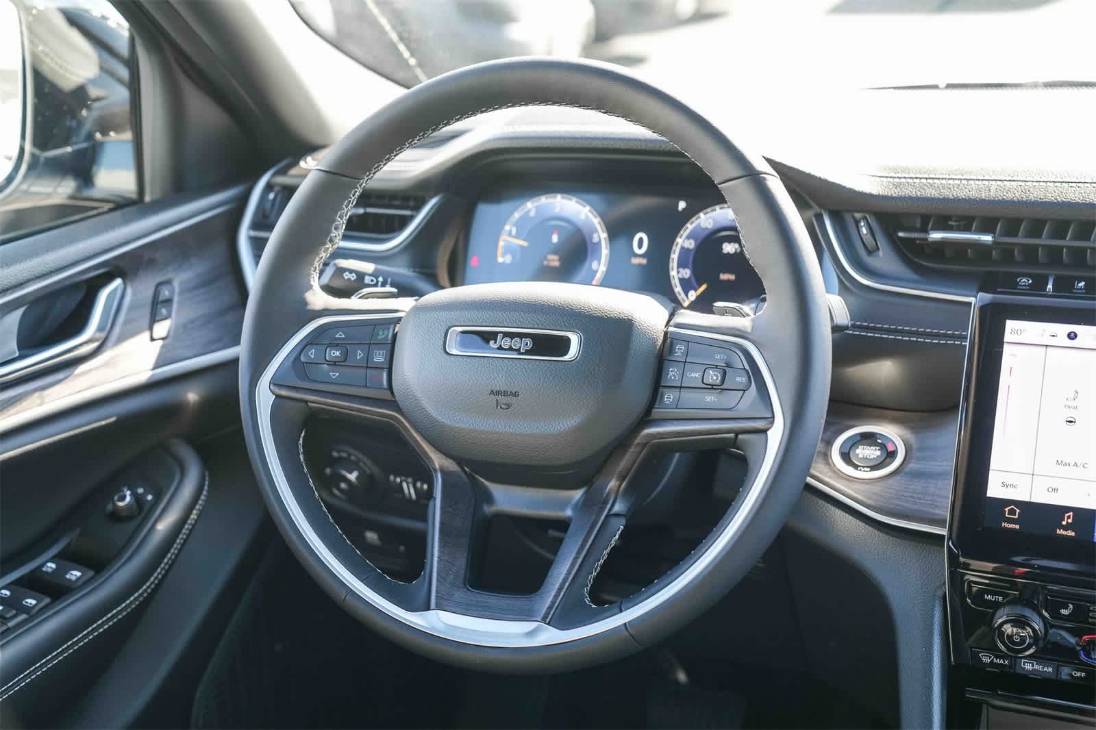 Thumbnail: 2025 Jeep Grand Cherokee - 16