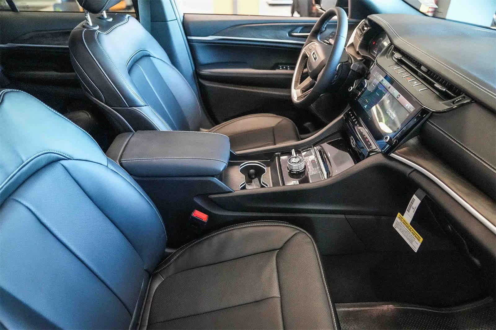 Thumbnail: 2026 Jeep Grand Cherokee - 17