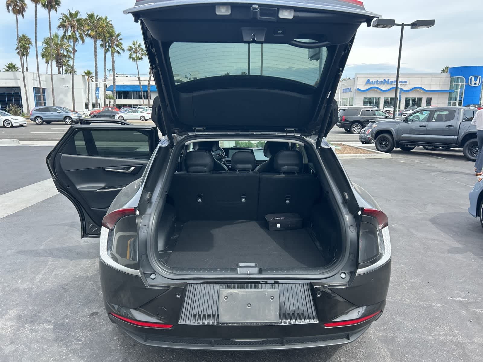Thumbnail: 2022 Kia EV6 - 26