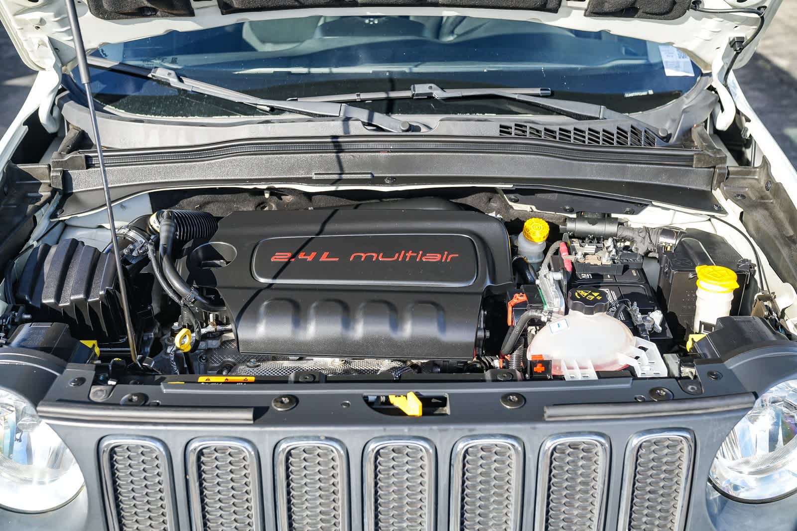 Thumbnail: 2015 Jeep Renegade - 25