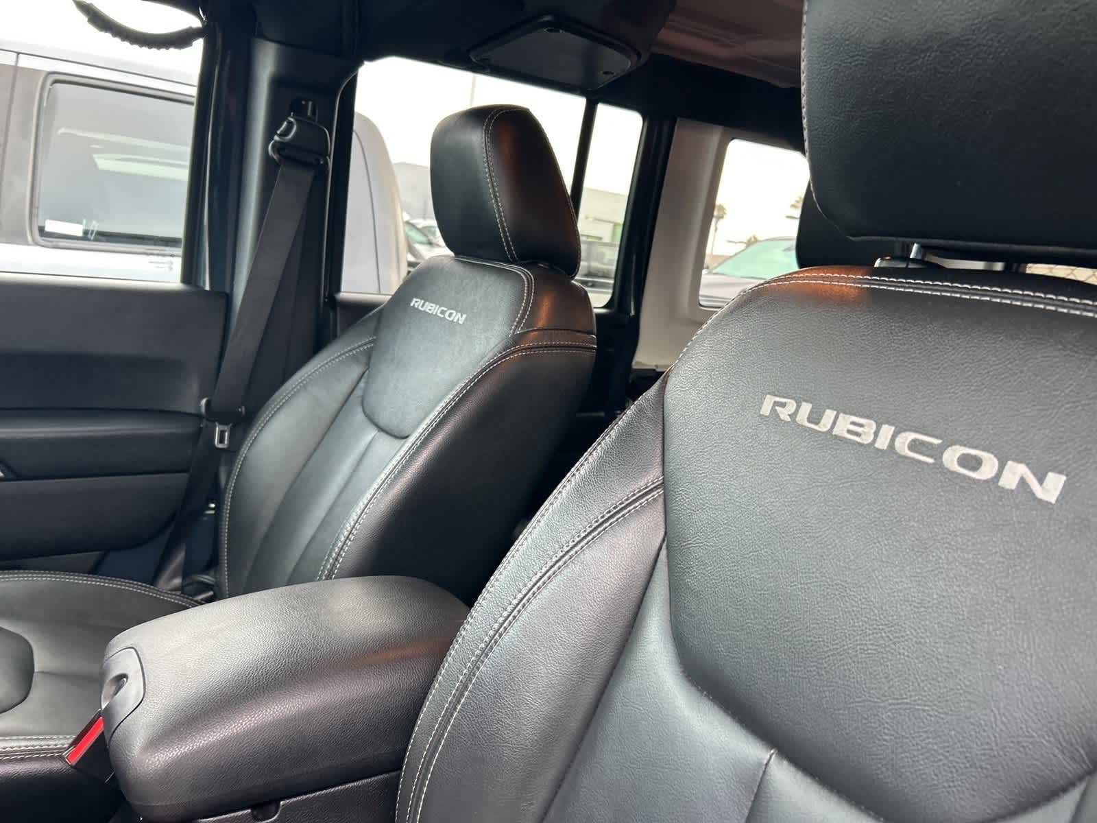 Thumbnail: 2016 Jeep Wrangler - 14