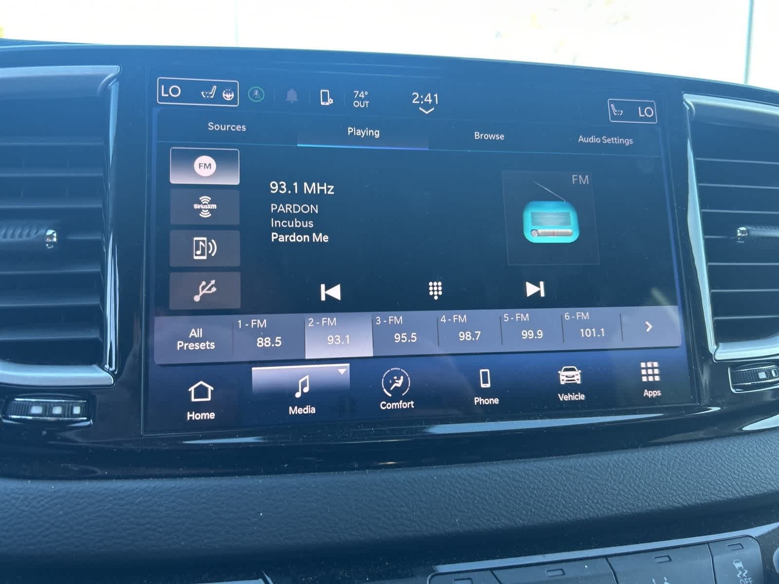 Thumbnail: 2024 Chrysler Pacifica - 32