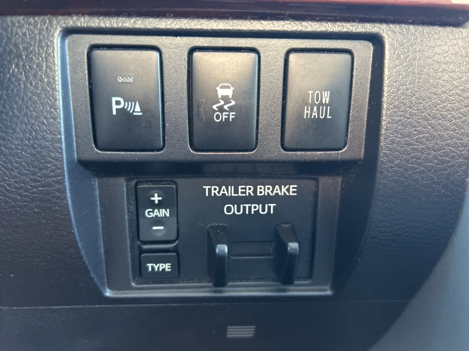 Thumbnail: 2016 Toyota Tundra - 32