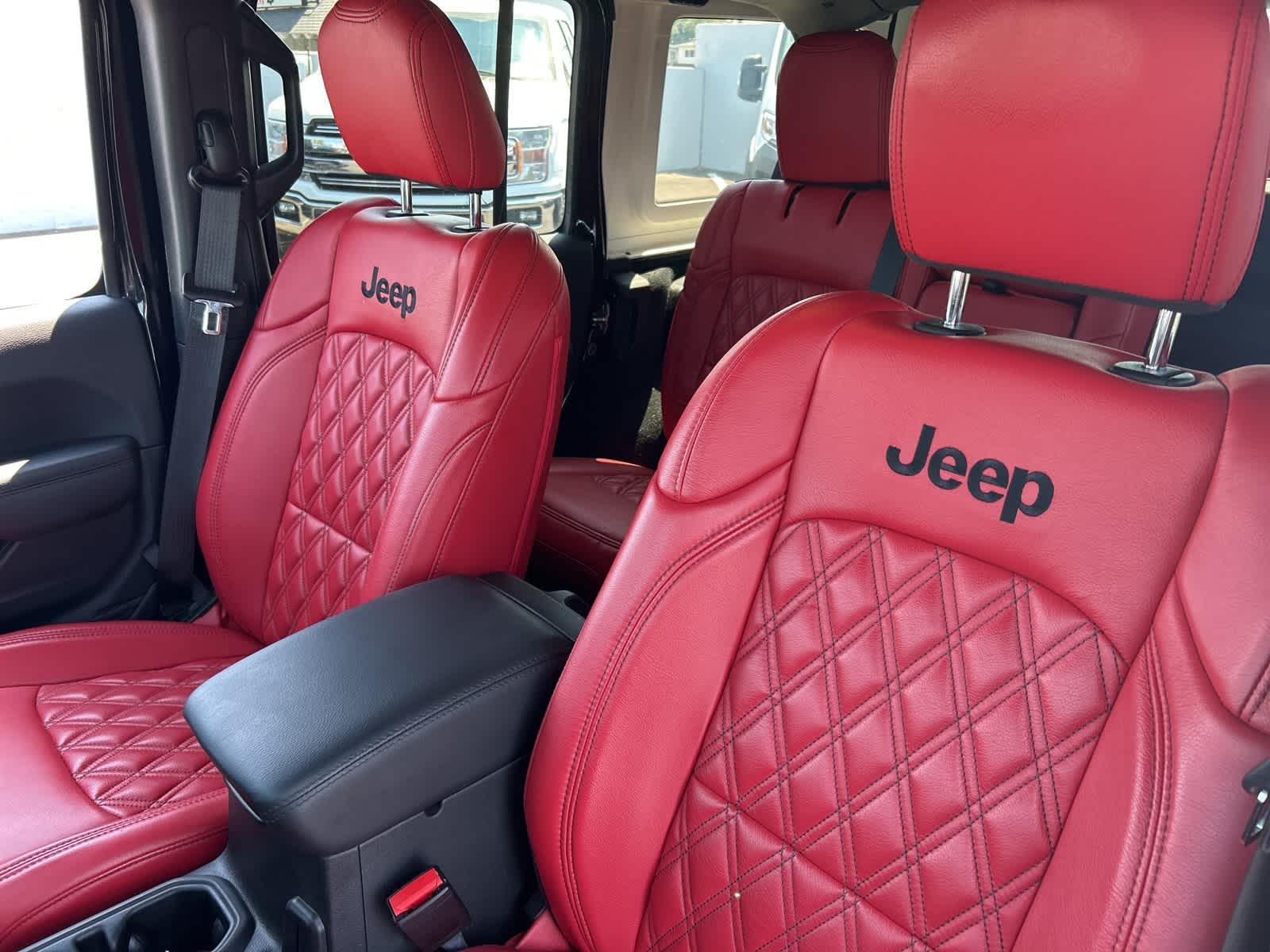 Thumbnail: 2022 Jeep Wrangler - 24
