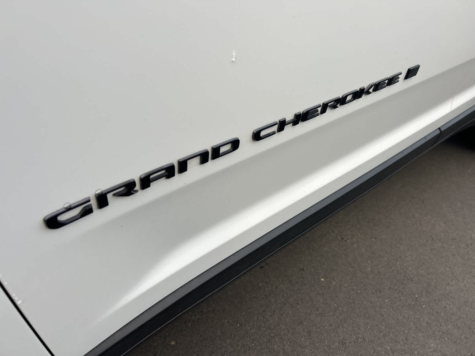 Thumbnail: 2023 Jeep Grand Cherokee - 32