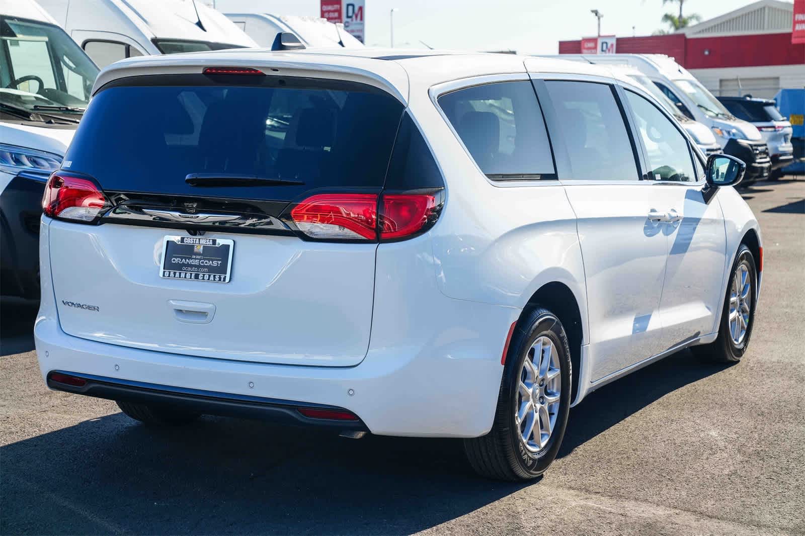 Thumbnail: 2026 Chrysler Voyager - 4