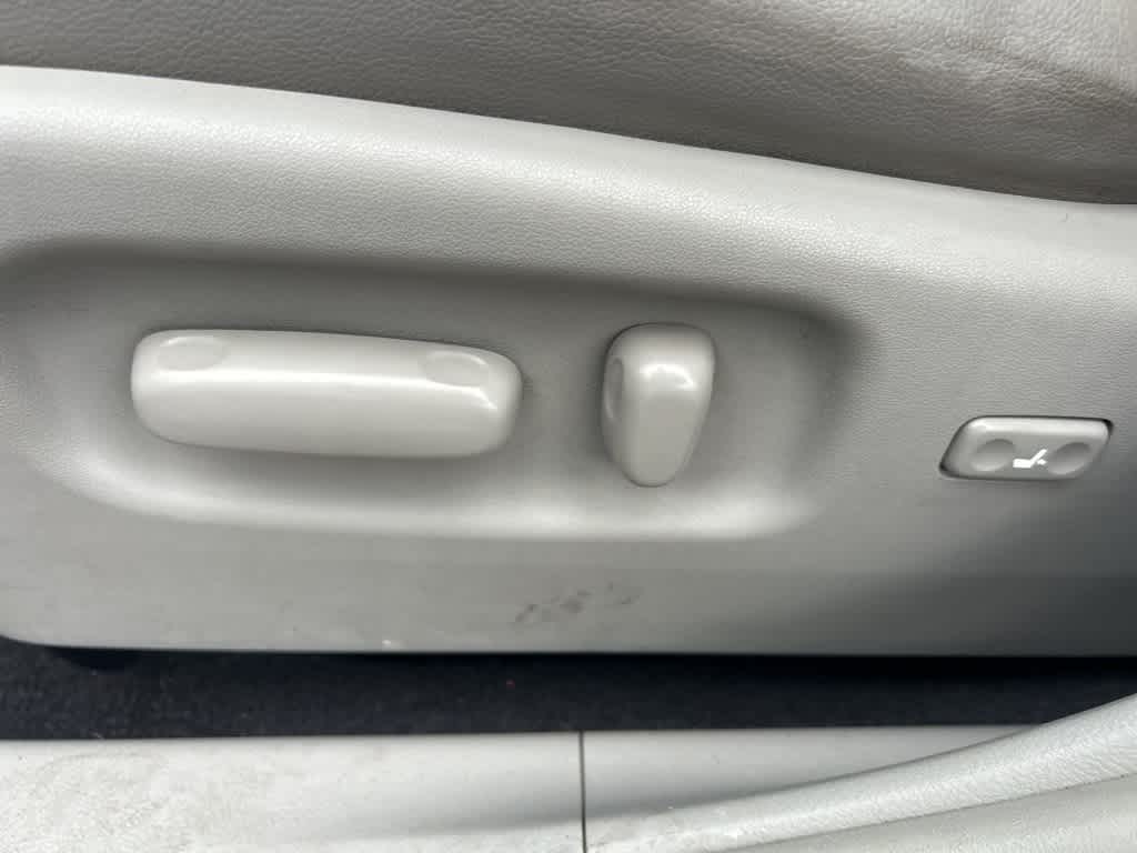 Thumbnail: 2013 Toyota Highlander - 26