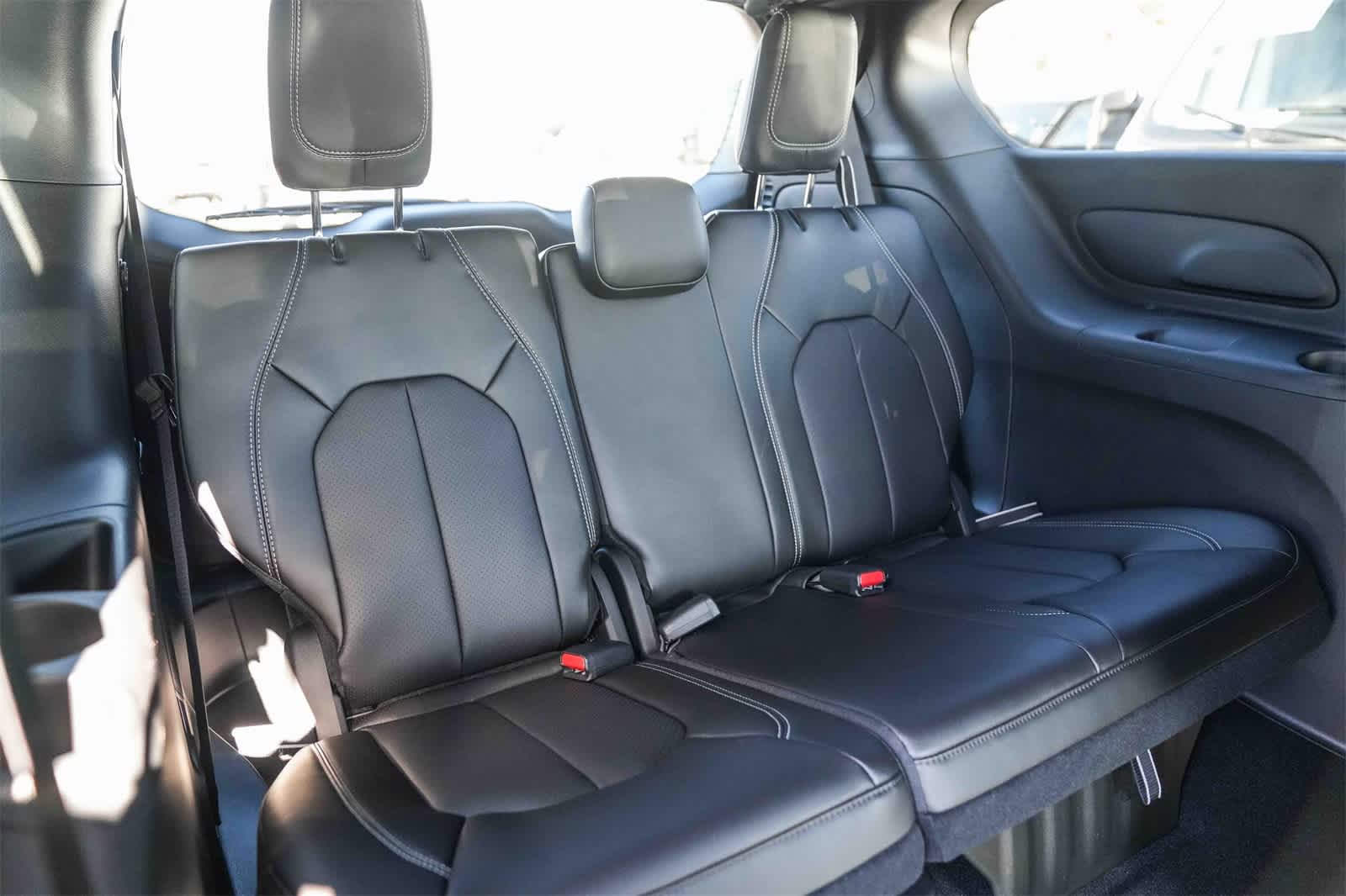 Thumbnail: 2026 Chrysler Voyager - 19