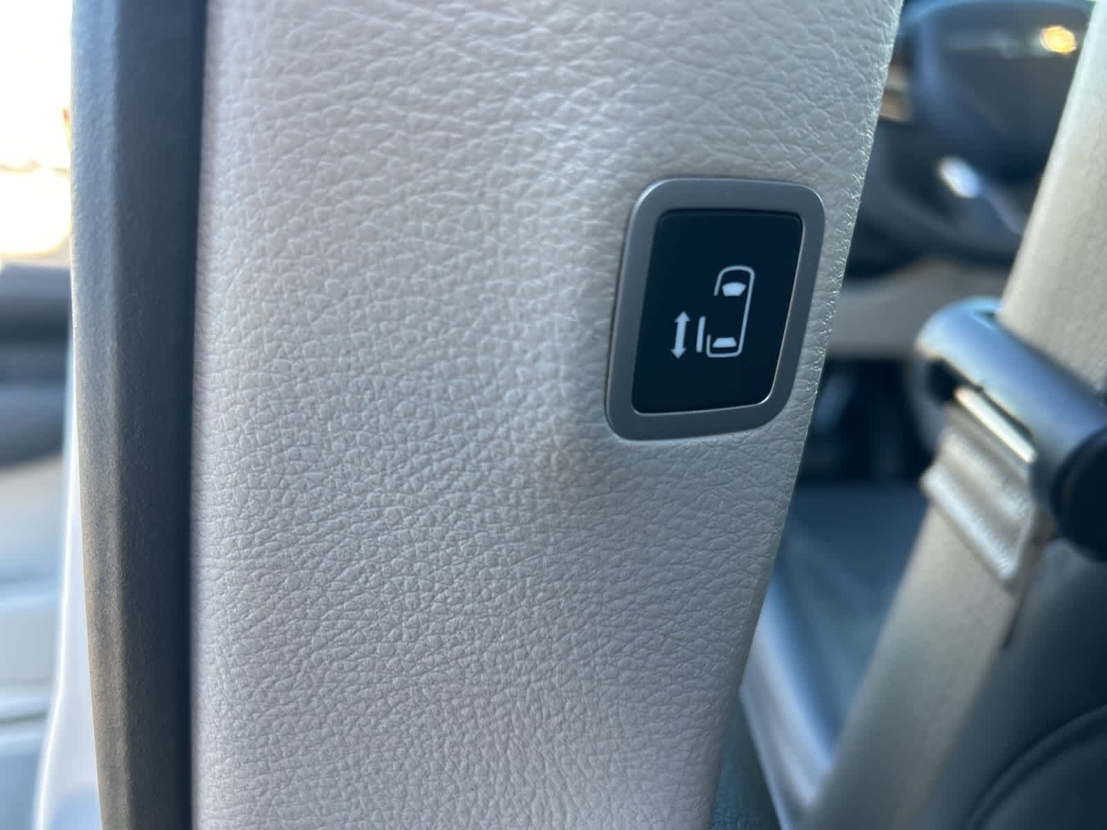 Thumbnail: 2024 Chrysler Pacifica - 17