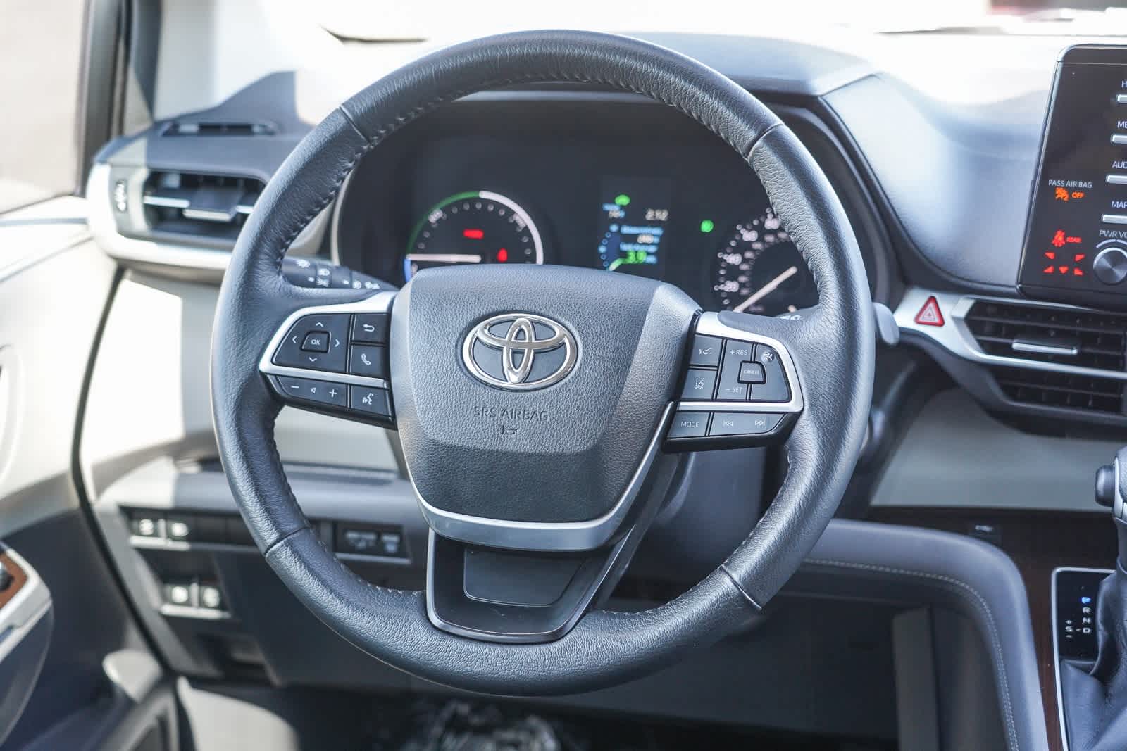 Thumbnail: 2022 Toyota Sienna - 15