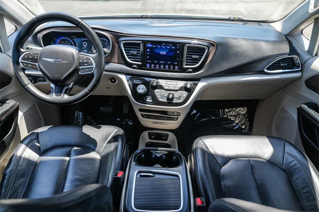 Thumbnail: 2017 Chrysler Pacifica - 11