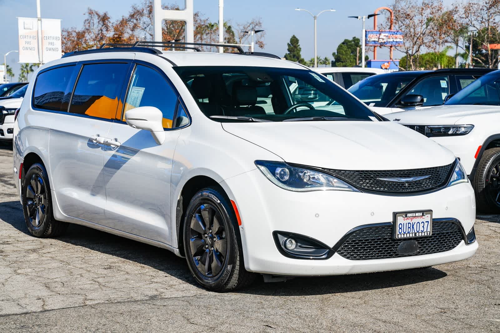 Thumbnail: 2020 Chrysler Pacifica - 3