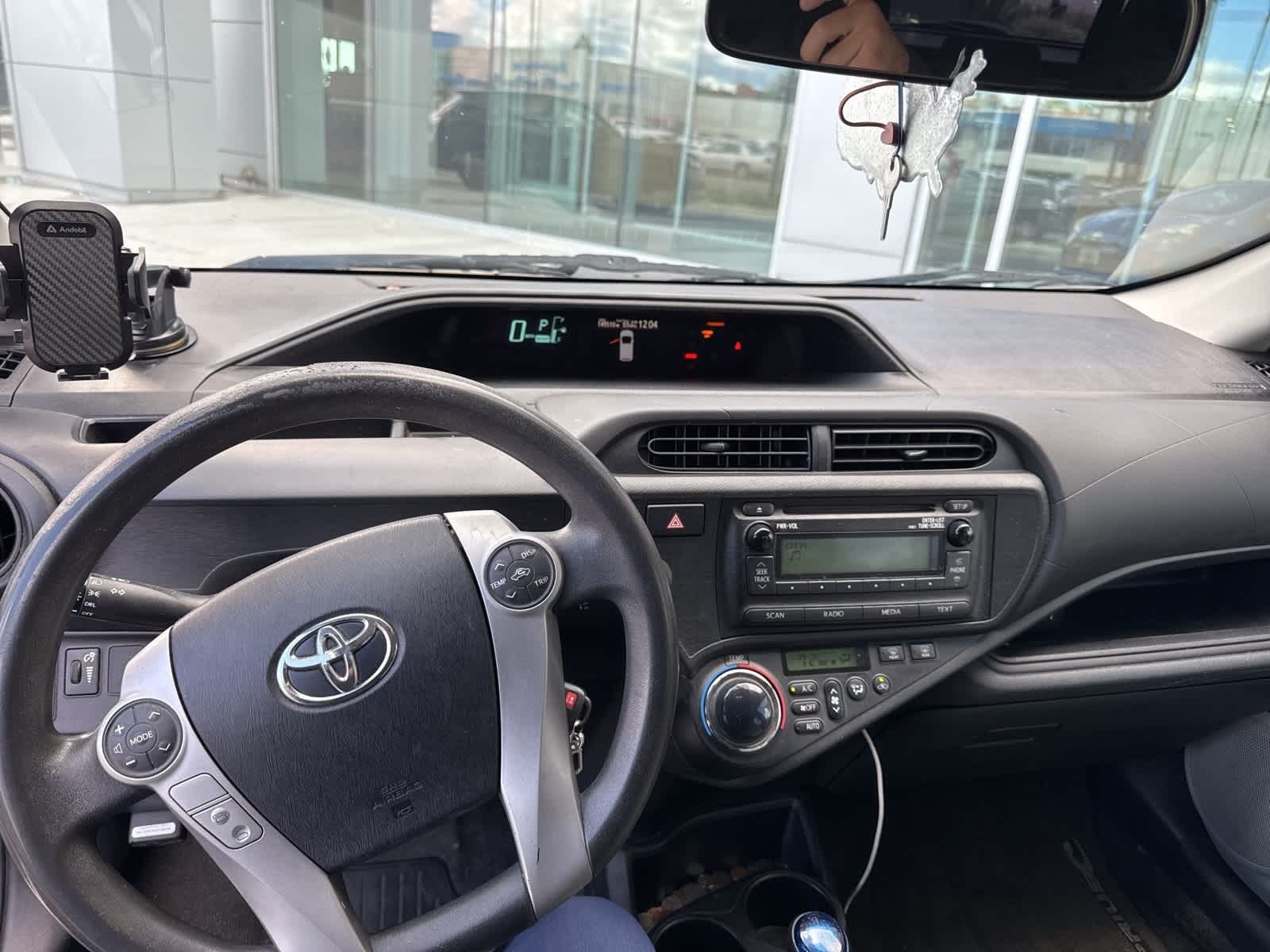 Thumbnail: 2014 Toyota Prius c - 4