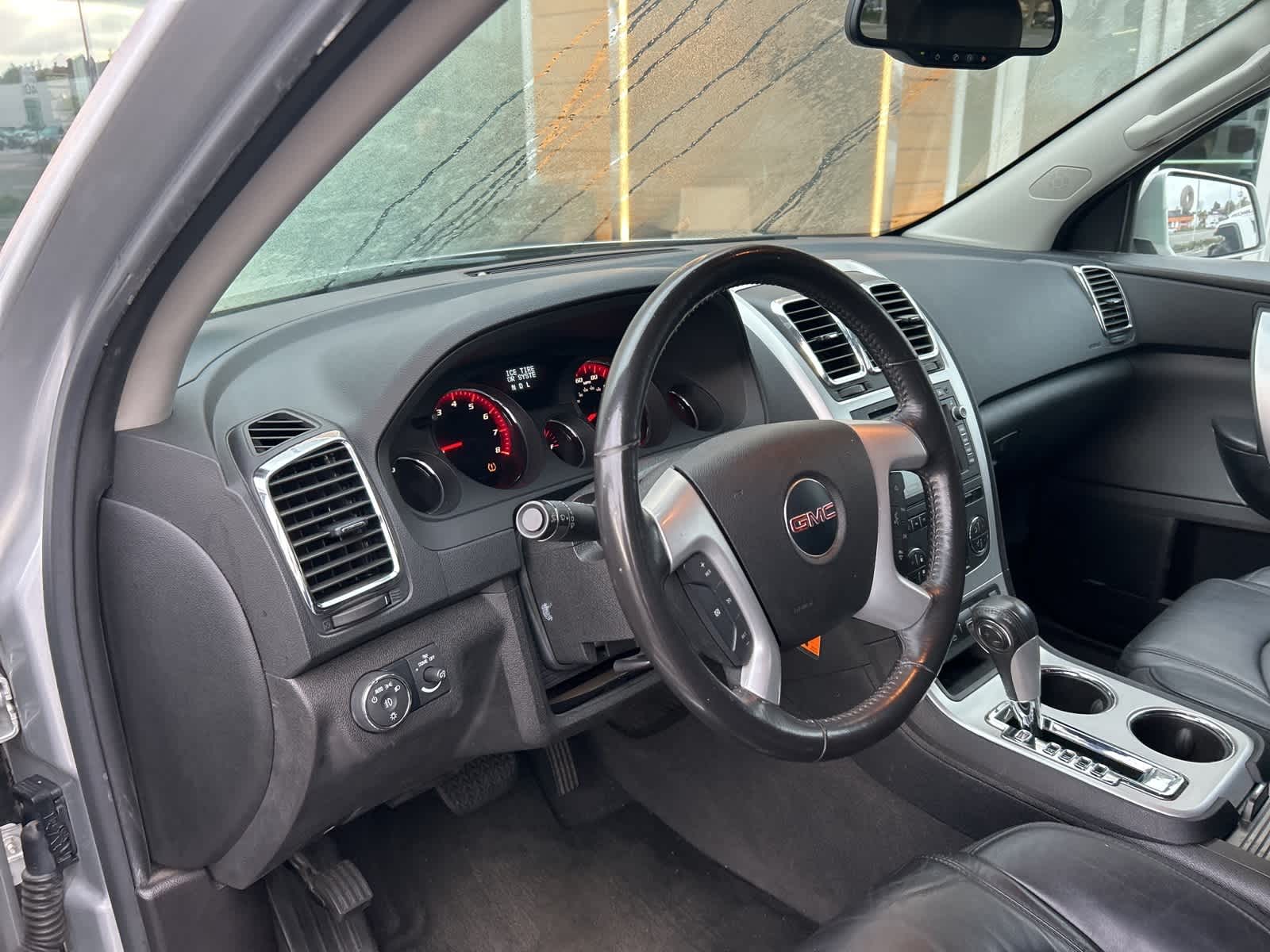 Thumbnail: 2011 GMC Acadia - 16