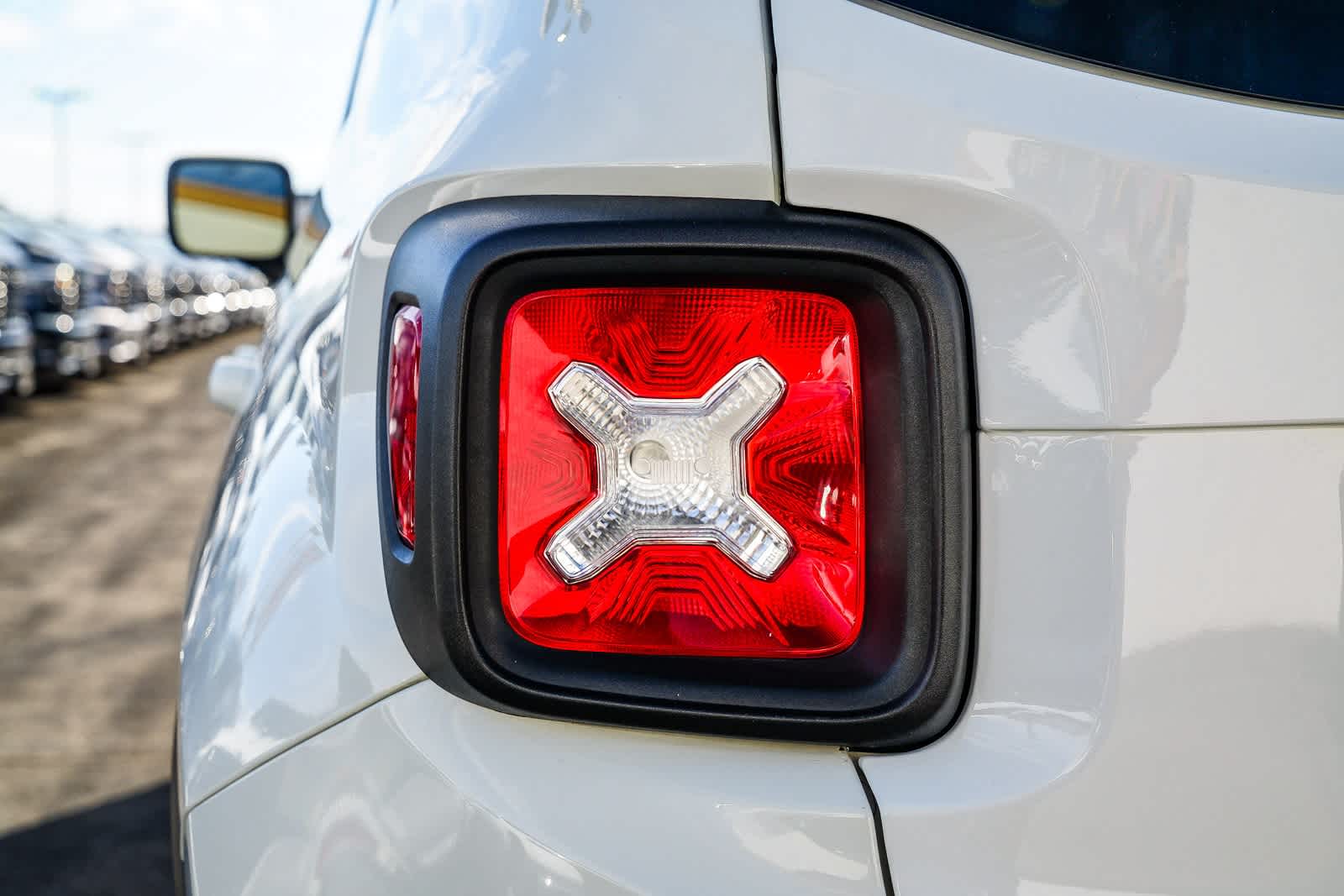 Thumbnail: 2015 Jeep Renegade - 7