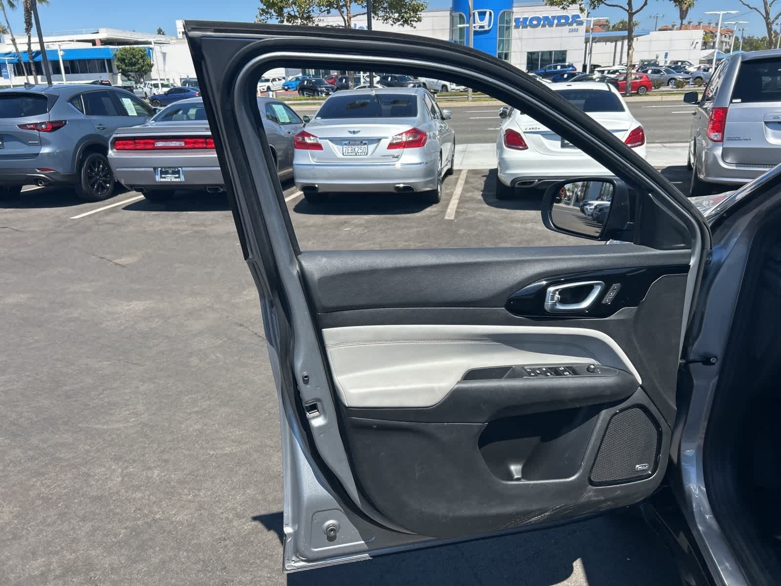 Thumbnail: 2023 Jeep Compass - 20