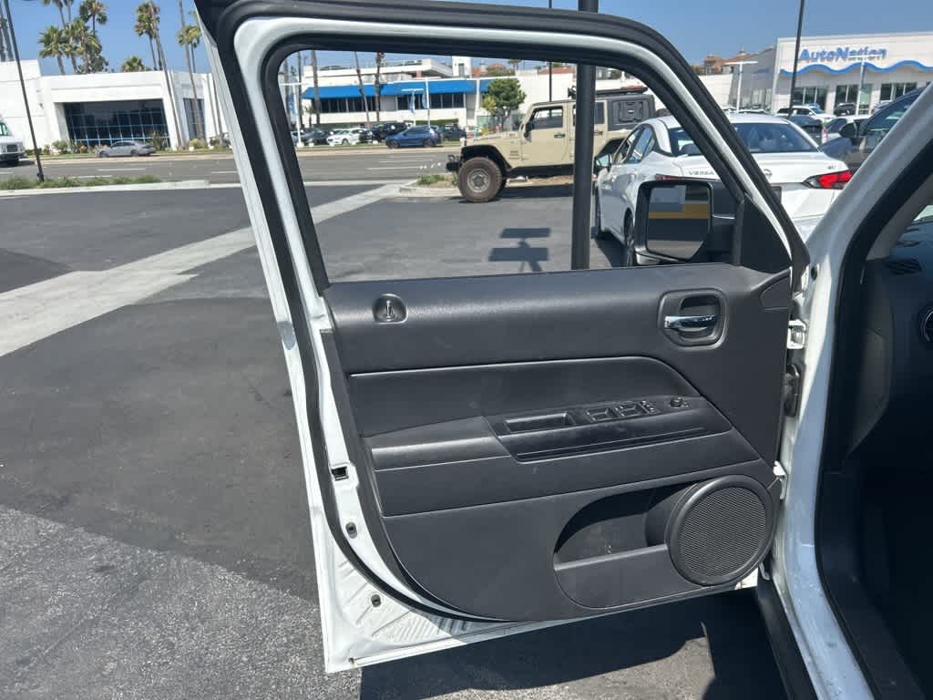 Thumbnail: 2017 Jeep Patriot - 14