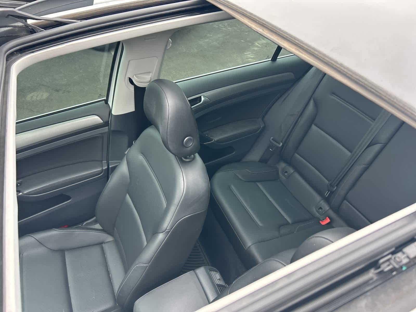 Thumbnail: 2016 Volkswagen e-Golf - 41