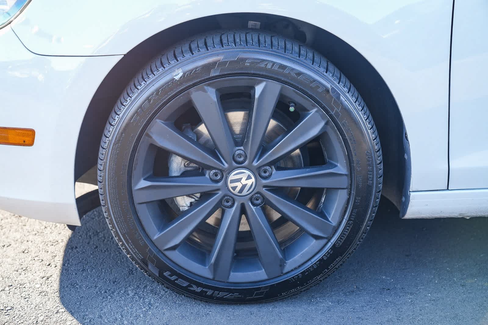 Thumbnail: 2014 Volkswagen Golf - 9