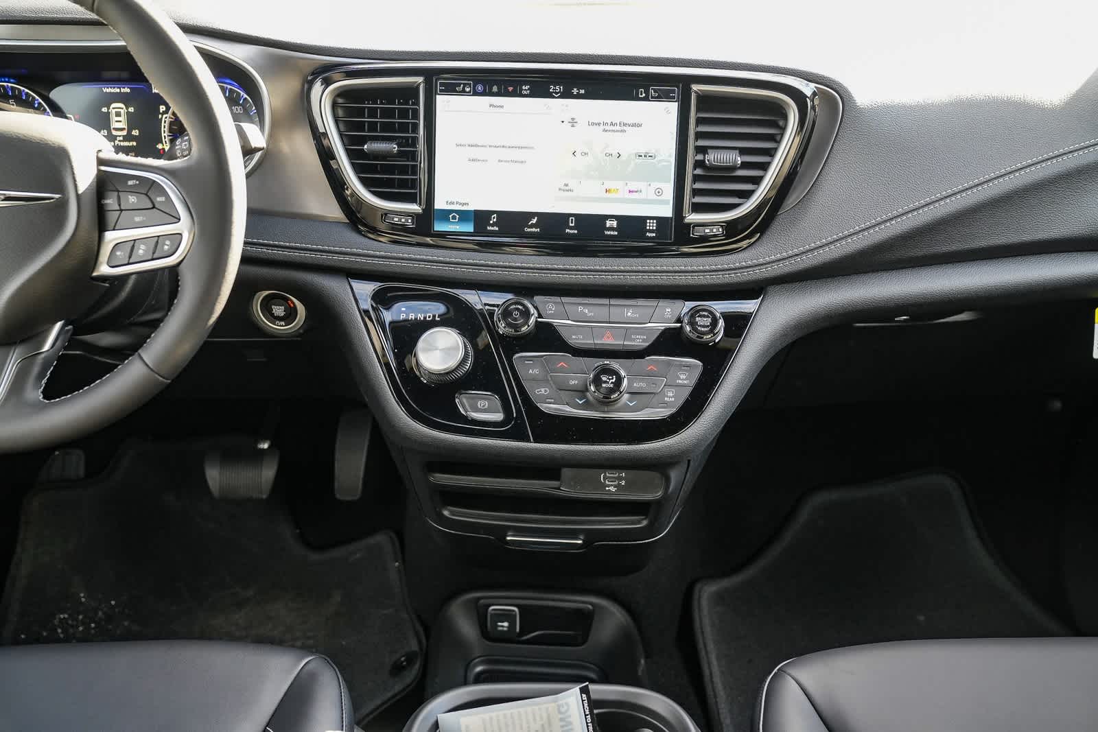 Thumbnail: 2026 Chrysler Pacifica - 14