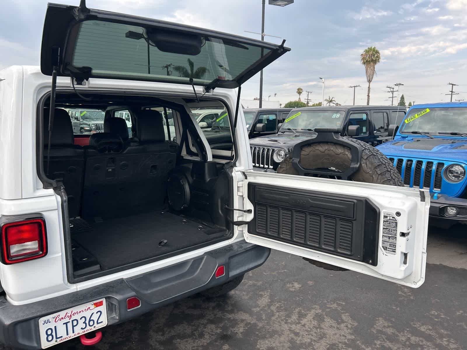 Thumbnail: 2019 Jeep Wrangler - 28