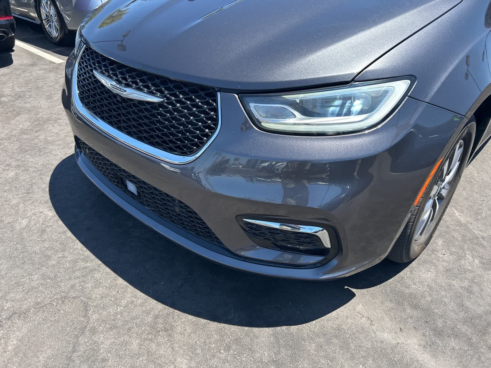 Thumbnail: 2022 Chrysler Pacifica - 8