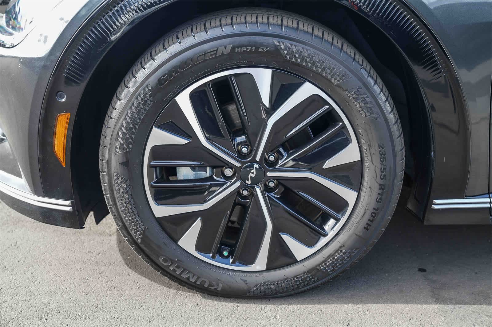 Thumbnail: 2023 Kia EV6 - 9